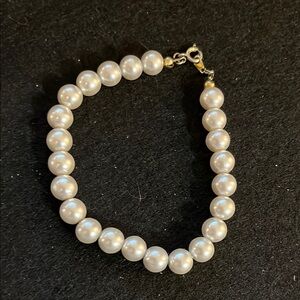 Elegant White Faux Pearl Bracelet
